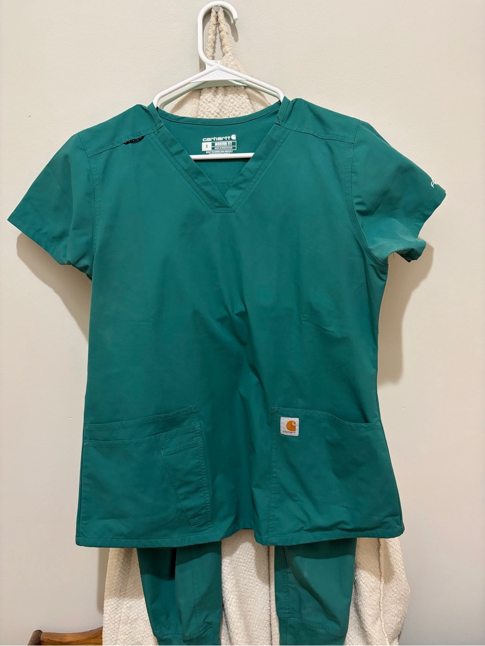 Carhartt Women's Hunter Green V-Neck Scrub Top and Joggers
